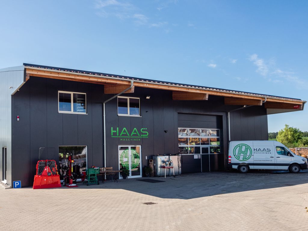 Eine Gewerbehalle von Außen